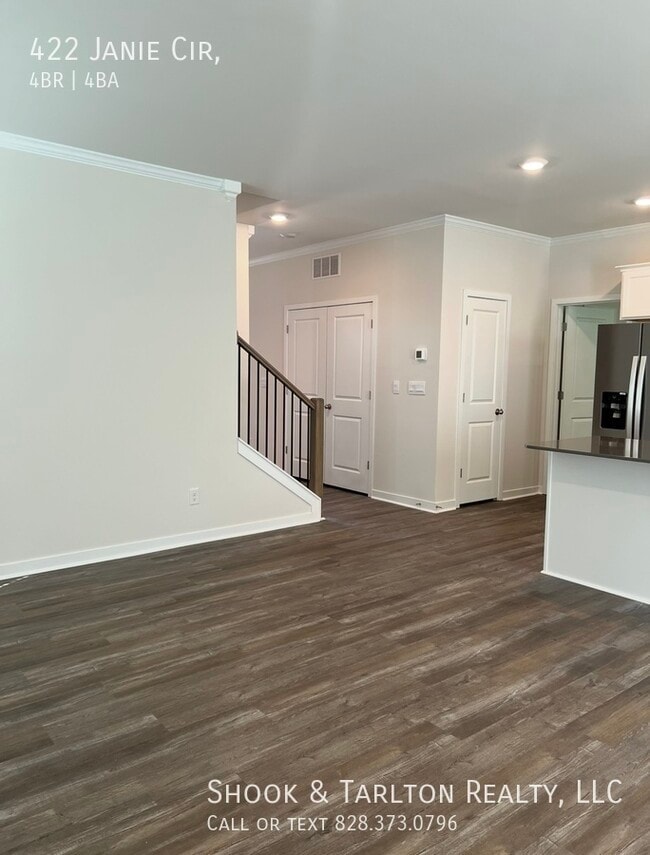 Building Photo - 422 Janie Lp