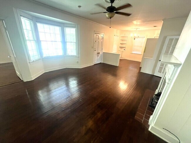 Building Photo - Move in Special: 1/2 off First Month's Rent - Located in the incredible Belhaven Historic District