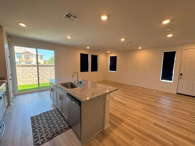 Building Photo - Beautiful House in the heart of Temecula -...
