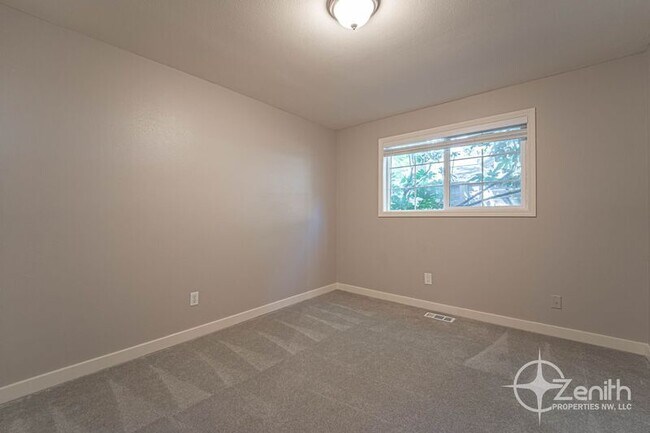 Building Photo - 1701 SE 123rd Ave