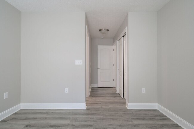 Building Photo - 3 Bed, 3.5 Bath 2 Story Townhouse | 06/12/...