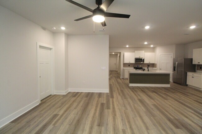 Building Photo - Modern 4BR Home in Reserve at Brookhaven with Quartz Kitchen, Smart Home Features & Open Floor Plan