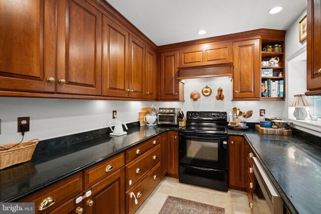 Building Photo - 5201 Brookeway Dr