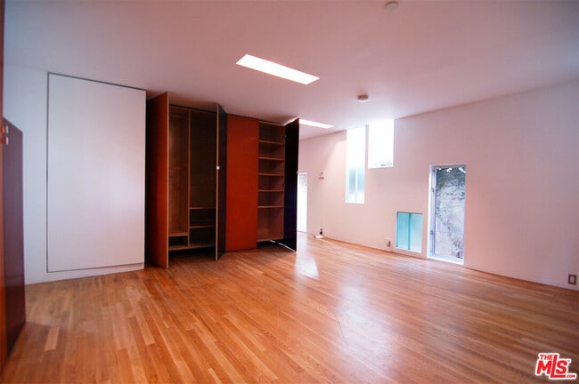 Building Photo - 116 Pacific Ave