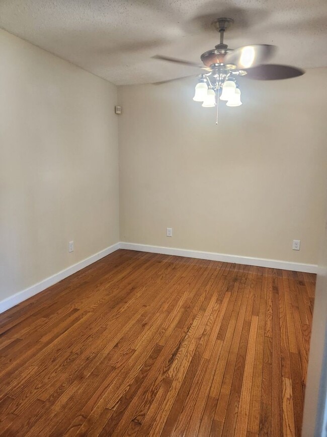 Building Photo - Beautiful 3-Bedroom 2 Bath With a Bonus room