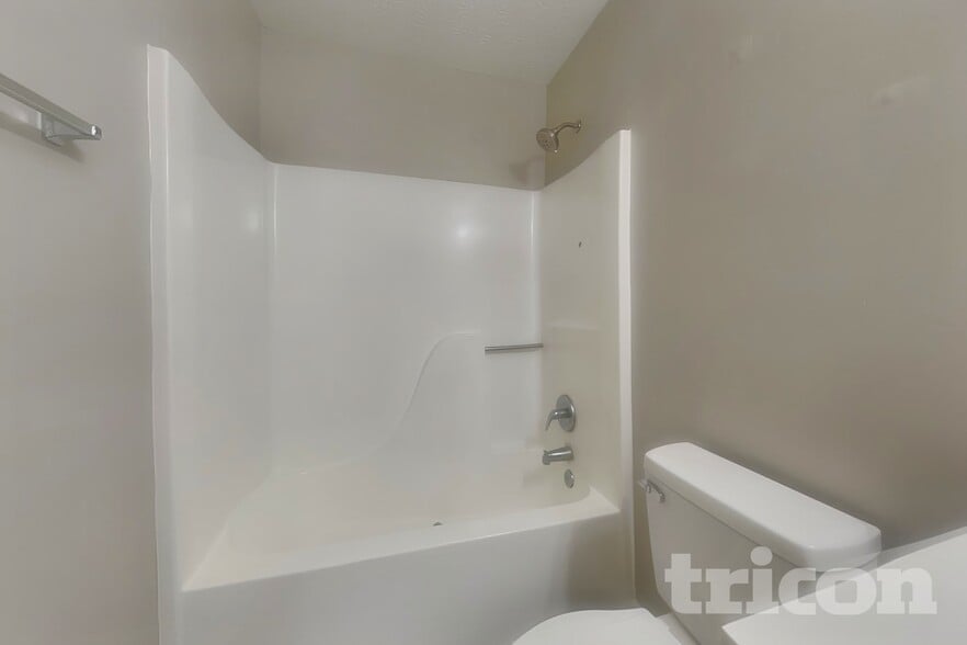 Building Photo - 2407 Windridge Dr NE