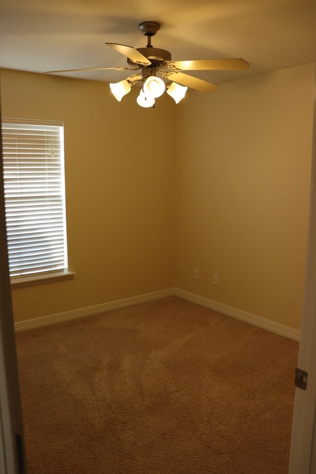 Building Photo - Lovely 3 bedroom 2 bath home for lease in ...