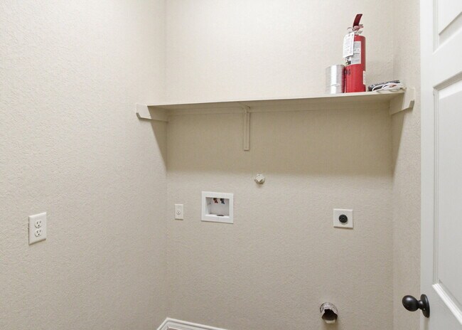 Building Photo - 3 Bedroom Duplex with Stained Concrete Floors and Greenbelt Views!