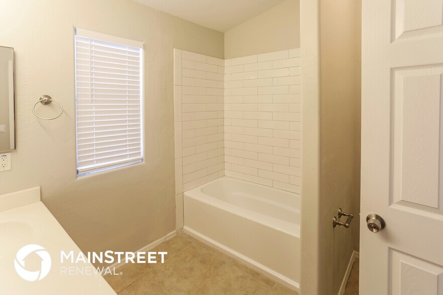 Building Photo - 4709 S 23rd Ln