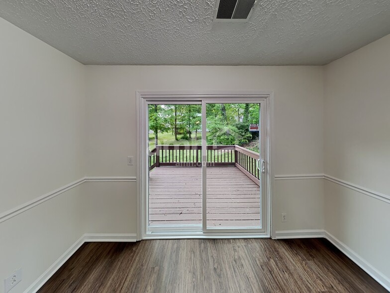 Building Photo - 2926 Melbourne Terrace