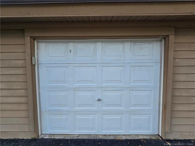 Building Photo - 316 NE Edgewater Dr