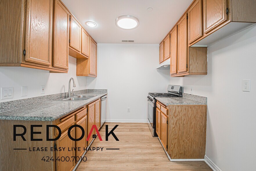 Building Photo - 326 S Westlake Ave