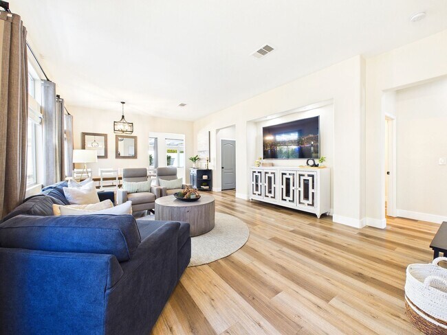 Building Photo - Elegant Fully Furnished 3-Bedroom 2-Bath Retreat in Summerlin