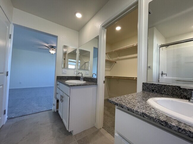 Building Photo - 4 BED 2.5 BATH 2 CAR GARAGE SINGLE FAMILY HOME IN CADENCE, HENDERSON w/ LARGE BACKYARD