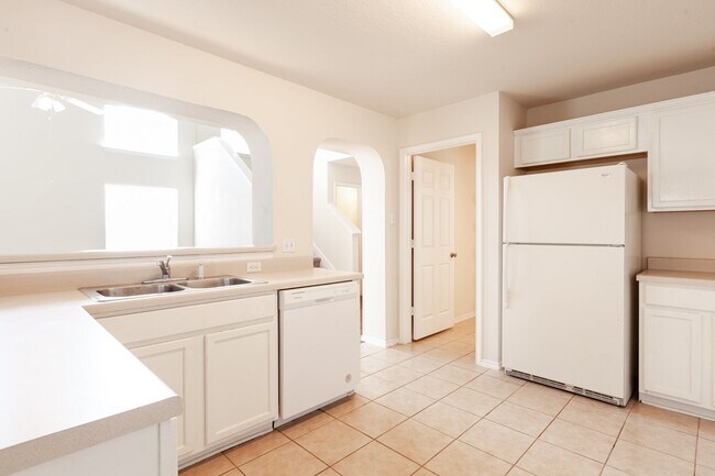 Building Photo - 4 bedroom Two Story Home in Plum Creek