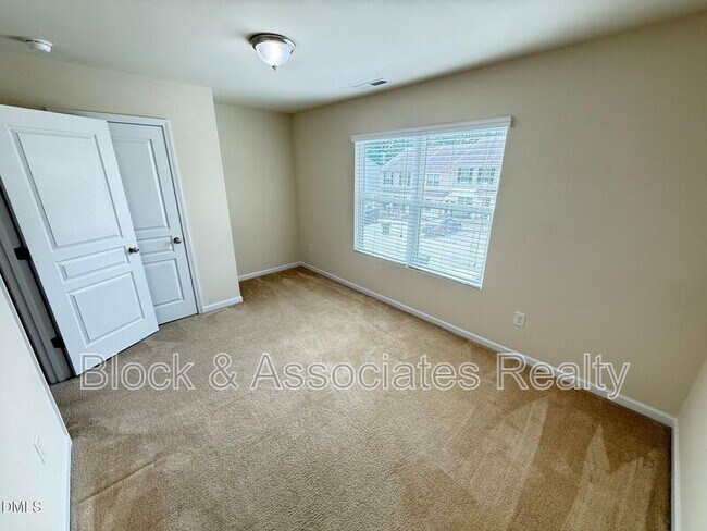 Building Photo - 8527 Quarton Dr