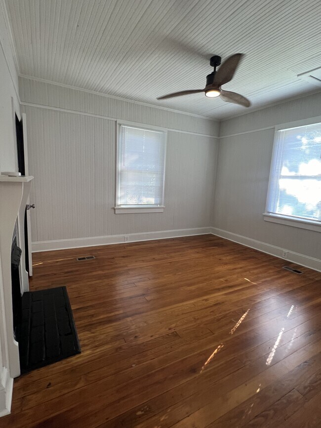 Building Photo - 726 Maywood St