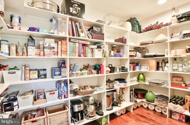 Building Photo - 6329 Linway Terrace