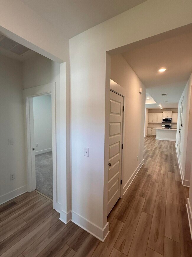 Building Photo - 210 Lyla Ln