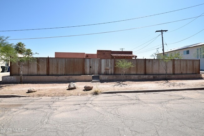 Building Photo - 130 N Cherry Ave