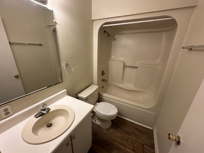 Building Photo - Condo for Rent