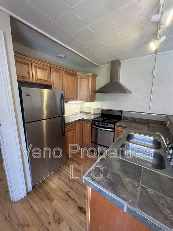 Building Photo - 18 2nd St