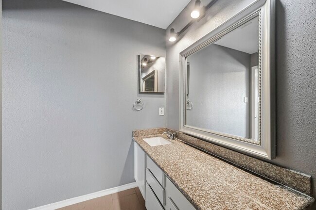 Building Photo - 14550 Fonmeadow Dr