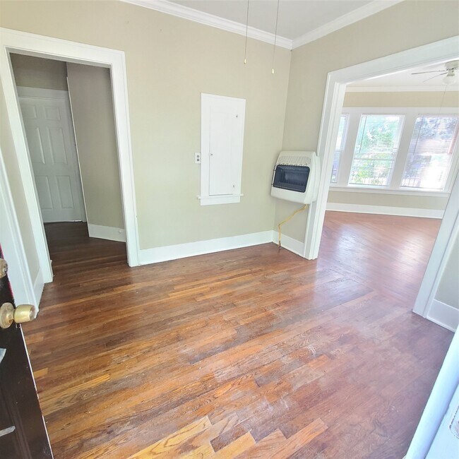 Building Photo - 4414 Woodside St