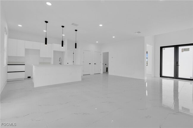 Building Photo - 3211 32nd St W