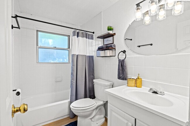 Building Photo - 3906 E Powhatan Ave