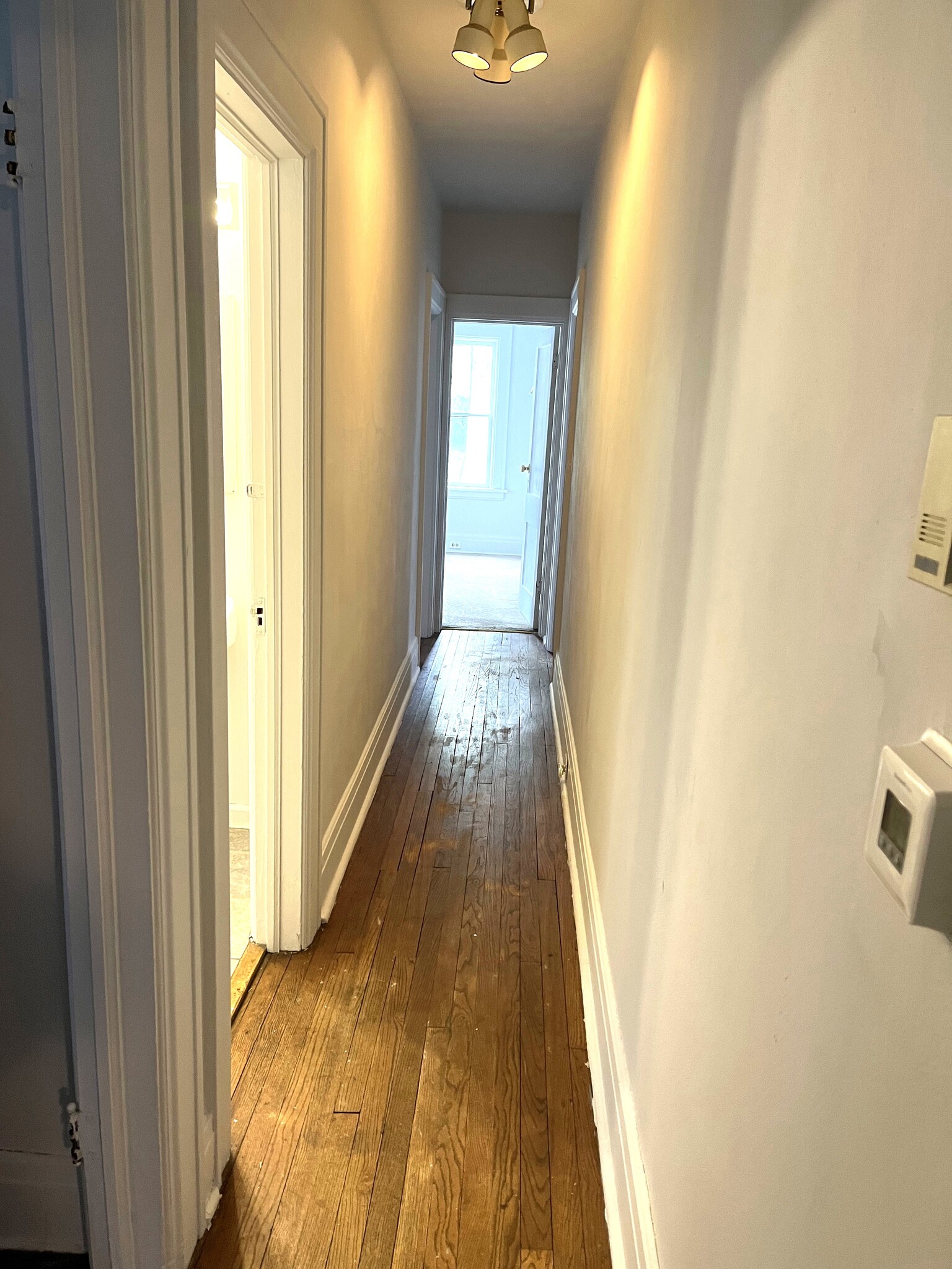 Building Photo - 911 W 9th St