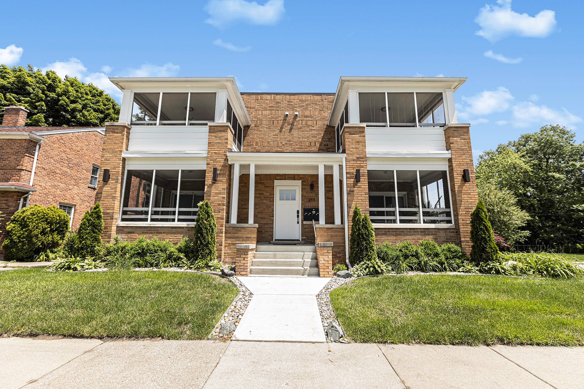 Building Photo - 211 S Pleasant St