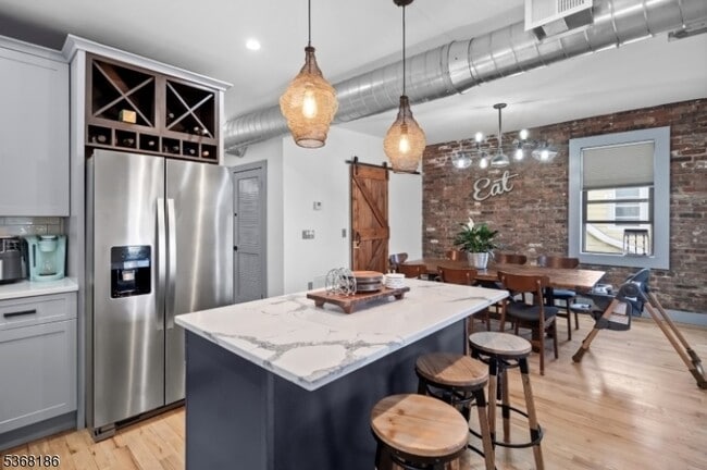 Building Photo - 31 Heckel St