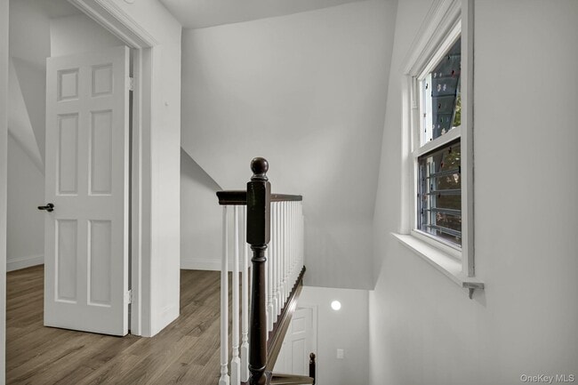Building Photo - 555 S 5th Ave