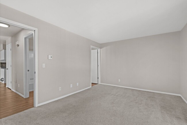 Building Photo - 2 Bedroom 2 Bathroom