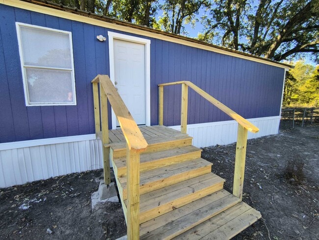 Building Photo - 128 Spillview Acres