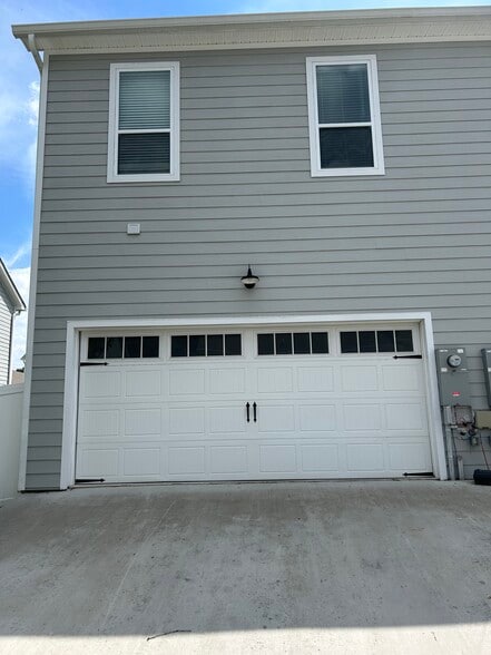 Building Photo - 1741 Arbor Hills Dr SE
