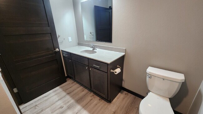 Building Photo - Newer Spacious 2 Bedroom, 2 Full Bathroom ...