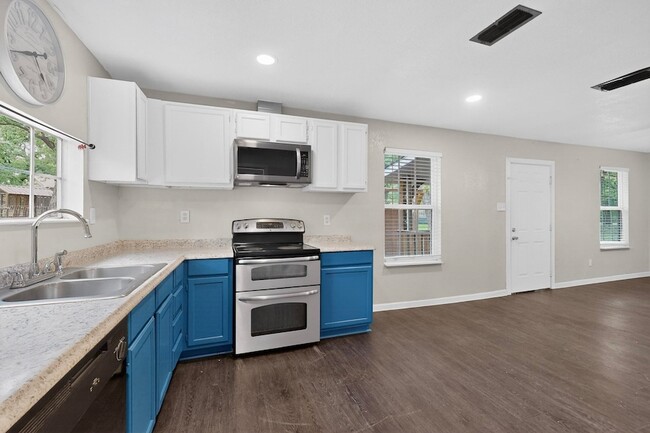 Building Photo - 5011 Briar Patch Ln