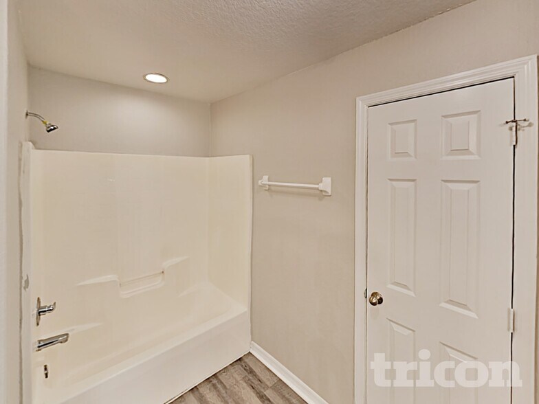 Building Photo - 14086 Amero Ln