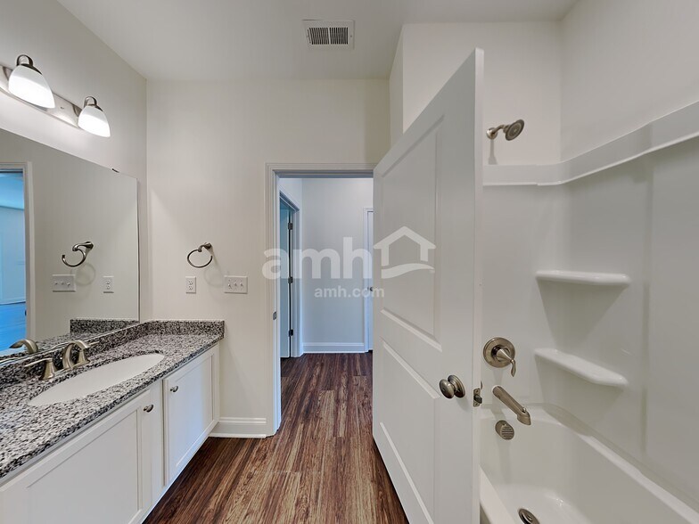 Building Photo - 3044 Garris Rd