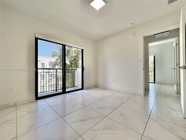 Building Photo - 836 SW 2nd St