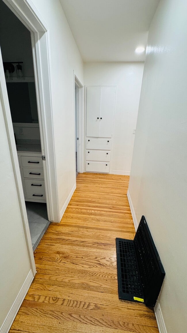 Building Photo - 613 E El Morado Ct