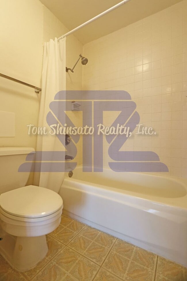 Building Photo - 1 Bedroom unit located in Kukui Plaza