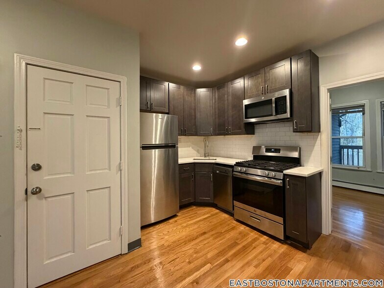 Building Photo - 345 Meridian St