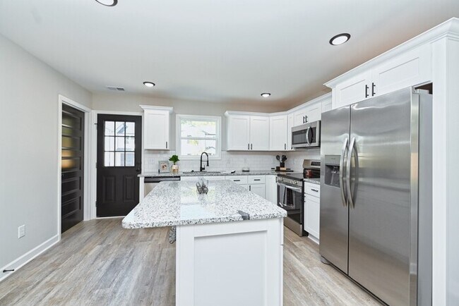 Building Photo - 146 N Trigg Ave