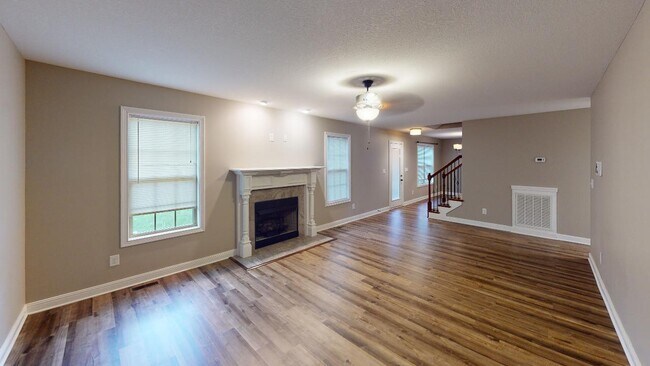 Building Photo - 733 Cavalier Dr