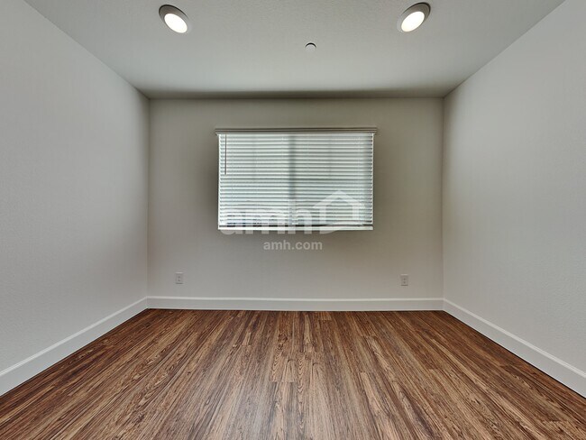 Building Photo - 3333 Blodwen St