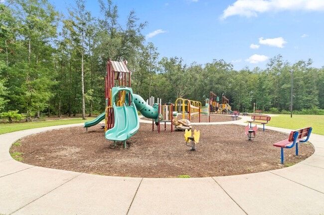 Building Photo - Woodlands 4 bed 2 bath gem !