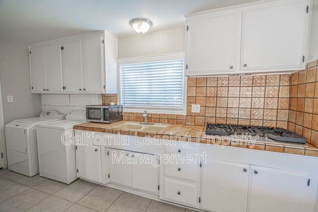 Building Photo - 20865 Burbank Blvd